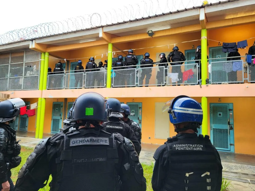 Force de l'ordre dans une prison en Guadeloupe pour une fouille des cellules