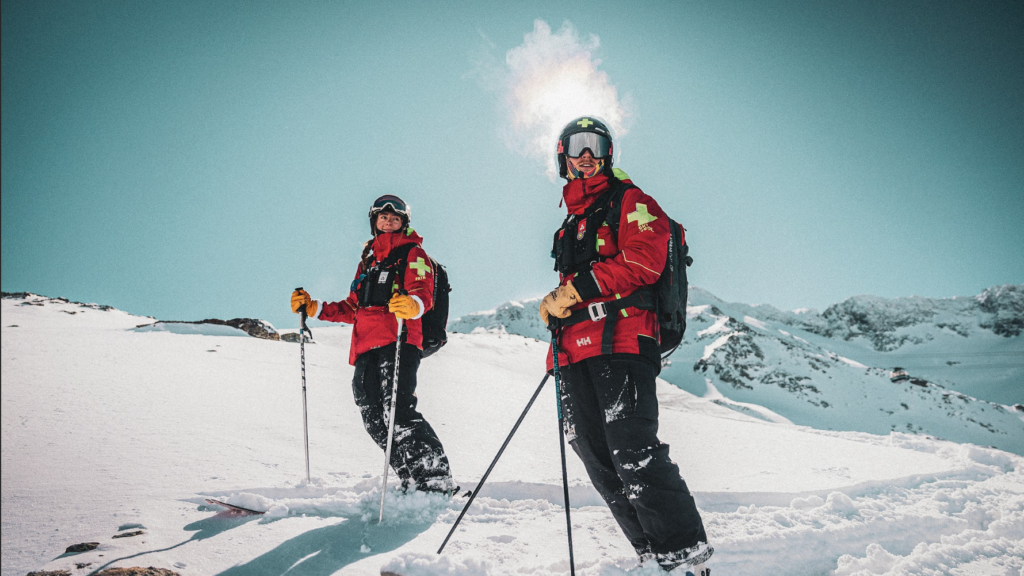 Équipe de secours sur les pistes de ski de la station de Val Thorens