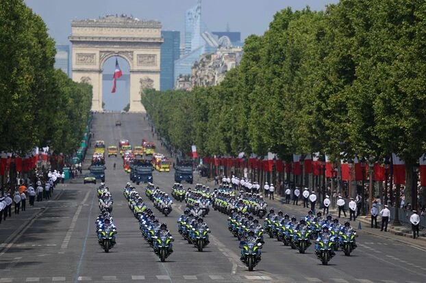 Gendarmerie champs élysées défilé 14 juillet 2026