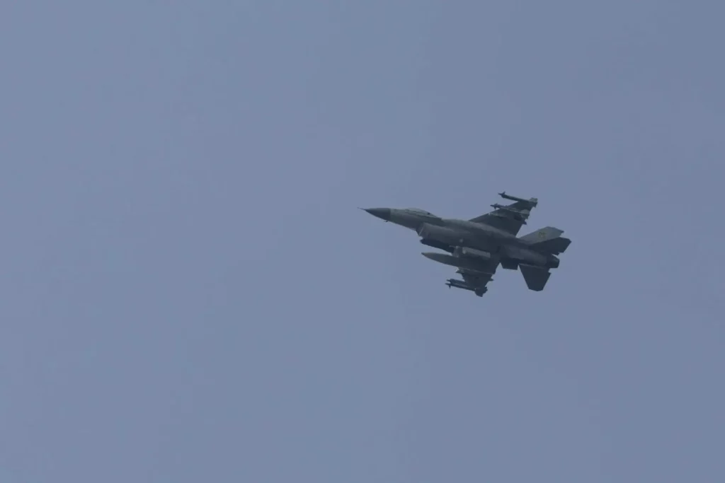 F16 roumain drone mer noire